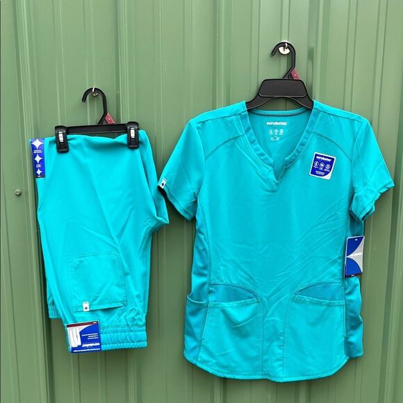 Women’s Notch Neck Scrub Top & Jogger Pants Set Size S - Picture 1 of 7